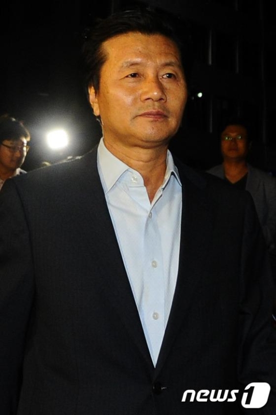 성폭행 의혹으로 국회의원직에서 물러났던 심학봉 전 의원이 불법 정치자금을 받은 혐의로 검찰에 체포됐다./사진=뉴스1