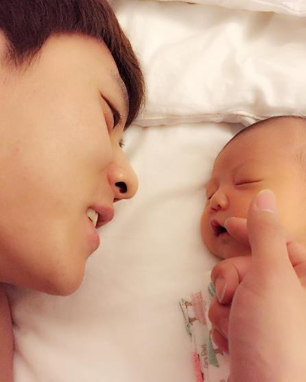 안현수가 딸을 얻었다./사진=우나리 인스타그램