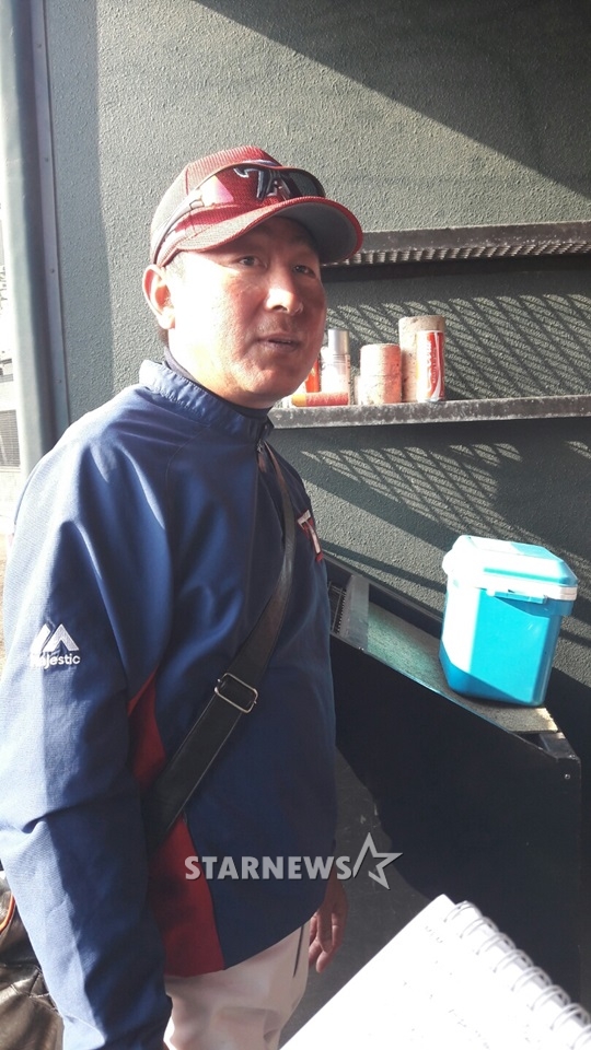 연습경기 연패를 끊은 김기태 감독. /사진=김동영 기자