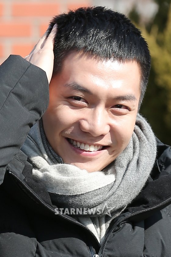 지난 1일 입대 당시 이승기의 모습 /사진=스타뉴스