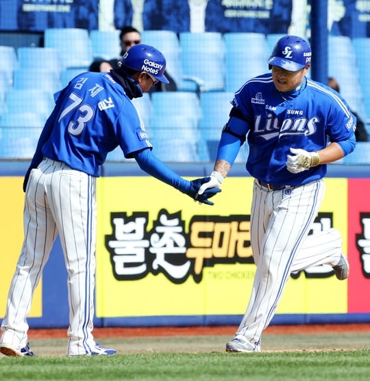 삼성 라이온즈 최형우(오른쪽). /사진=삼성 라이온즈 제공