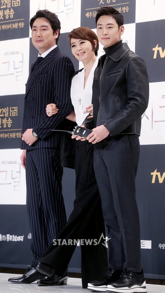 tvN 금토드라마 '시그널' 조진웅, 김혜수, 이제훈(사진 맨 왼쪽부터)/사진=김창현 기자