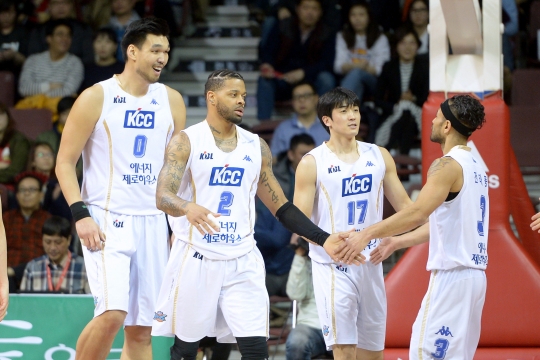 전주 KCC가 안양 KGC를 꺾고 챔피언결정전에 진출했다. /사진=KBL 제공