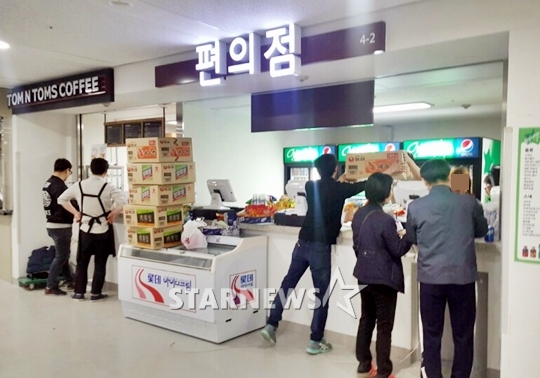 고척돔 내야 쪽에 위치한 편의점 및 탐앤탐스 커피숍. /사진=김우종 기자
