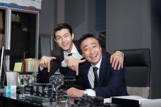이기우(왼쪽), 이성민 /사진제공=tvN
