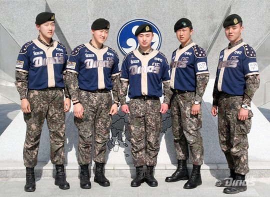NC 다이노스 충무공 유니폼을 입은 충무부대 장병들. /사진=NC 다이노스 제공