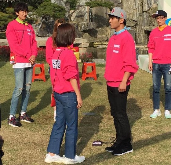 SBS '런닝맨' SNS에 공개된 진구와 김지원 녹화모습