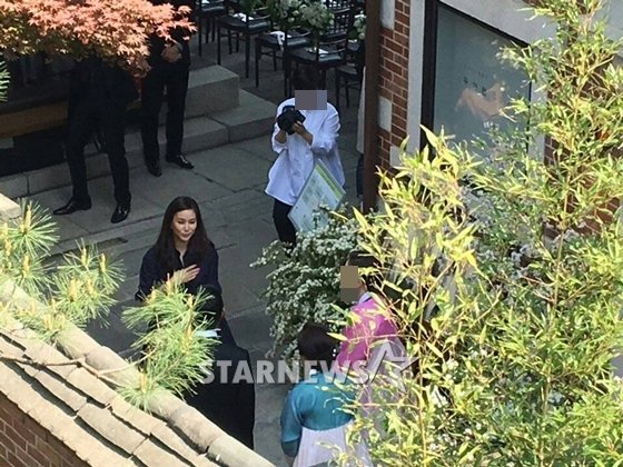 29일 진행된 김정은 결혼식 하객으로 참석한 배우 고소영 /사진=윤상근 기자