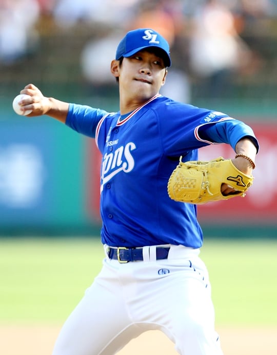 삼성 윤성환이 30일 역투하고 있다. /사진=삼성 라이온즈 제공