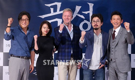 사진 왼쪽부터 곽도원, 천우희, 토마스 제게이어스 폭스인터내셔널프로덕션 대표, 나홍진 감독, 황정민 / 사진=홍봉진 기자