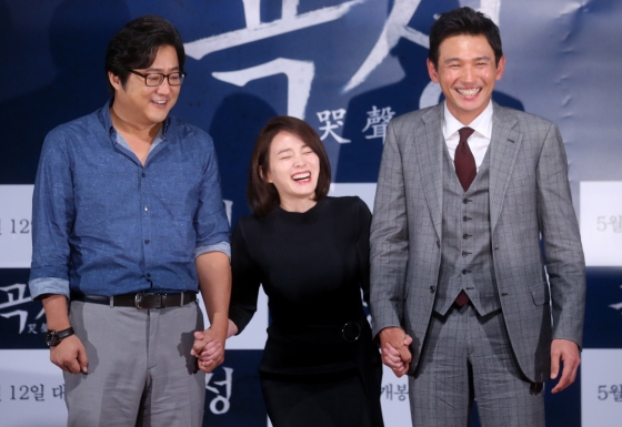 배우 황정민, 곽도원, 천우희가 지난 3일 오후 서울 왕십리CGV에서 열린 영화 '곡성' 언론시사 및 간담회에 참석하고 있다. / 사진=스타뉴스