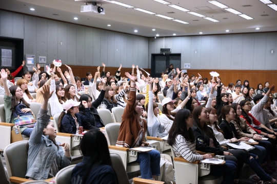 지난 16일 숙명여대에서 LG가 '여자가 사랑한 다이아몬드'를 실시했다. /사진=LG트윈스 제공
