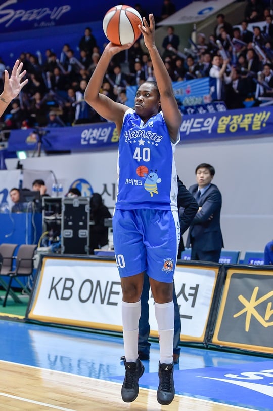 지난 시즌 우리은행에서 활약한 쉐키나 스트릭렌을 비롯한 123명의 외국인 선수가 한국여자농구연맹(WKLB) 드래프트 참가 신청서를 제출했다. /사진=WKBL 제공