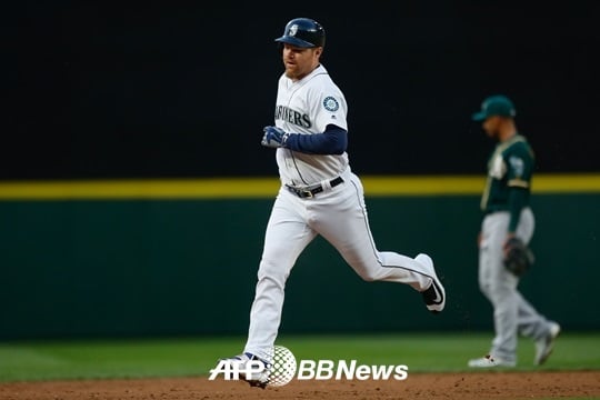 연타석 홈런을 포함, 4타수 4안타 6타점 맹타를 휘두르며 시애틀의 대승을 이끈 애덤 린드. /AFPBBNews=뉴스1