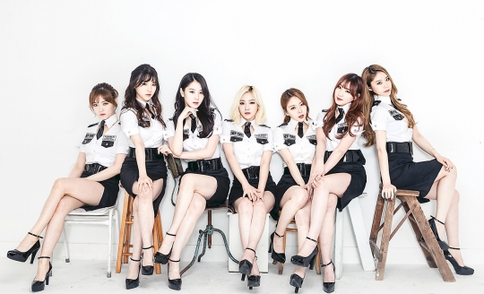 워너비. 맨 왼쪽이 린아. 맨 오른쪽에서 세번째가 로은 / 사진제공=제니스미디어콘텐츠