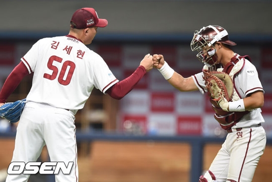 시즌 17세이브를 기록, 두산 베어스 이현승과 함께 세이브 부문 공동 선두로 뛰어 오른 넥센 히어로즈 김세현(왼쪽)