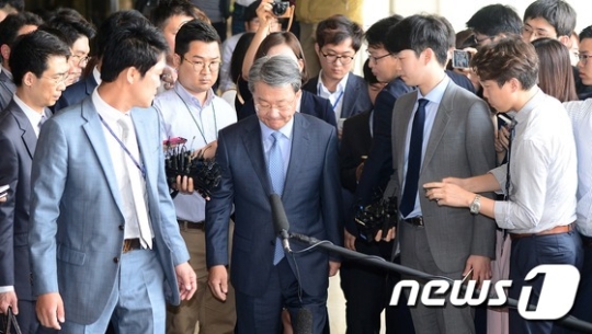 홍만표 변호사가 구속 기소됐다./사진=뉴스1