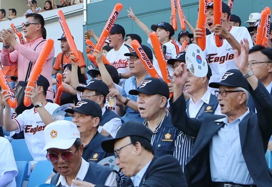 한화 야구를 보러 온 6·25 참전 용사들. /사진=한화 이글스 제공