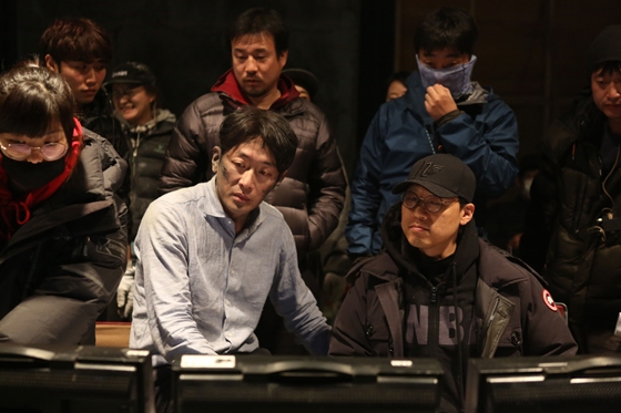 '터널'의 하정우와 김성훈 감독 / 사진=현장스틸