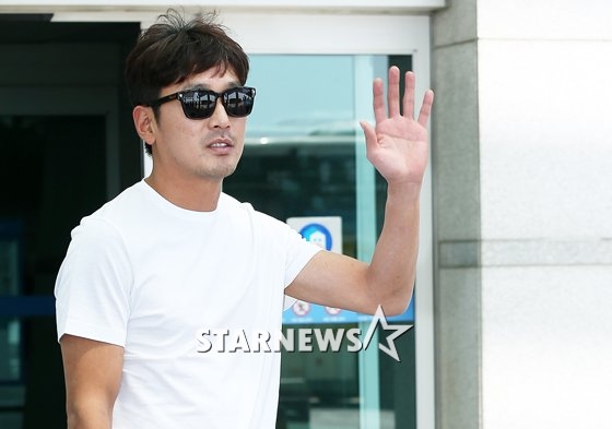 하배우의 공항패션 / 사진=스타뉴스