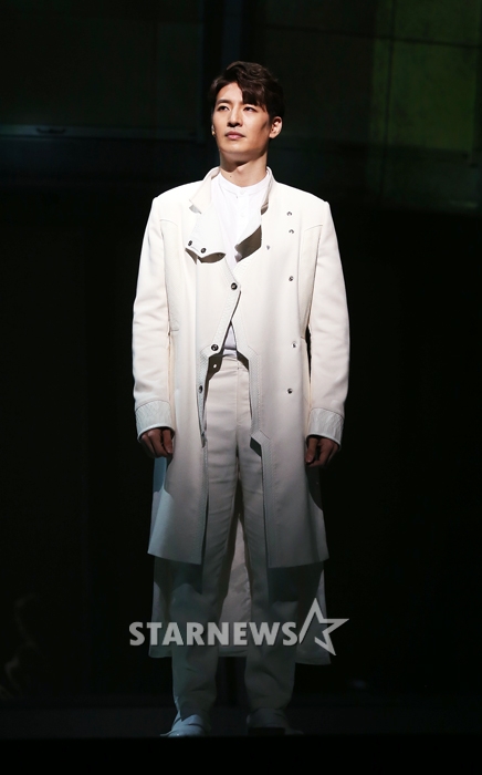 뮤지컬 '페스트'에서 의사 리유 역을 맡은 손호영 / 사진=김휘선 인턴기자