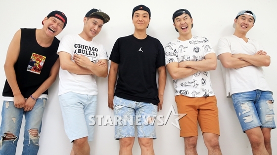 2016 영국 에든버러 프린지 페스티벌에 코미디 몬스터즈 팀으로 참여하는 임우일, 송준근, 이동윤, 이상호, 이상민(사진 맨 왼쪽부터 오른쪽으로)/사진=이기범 기자