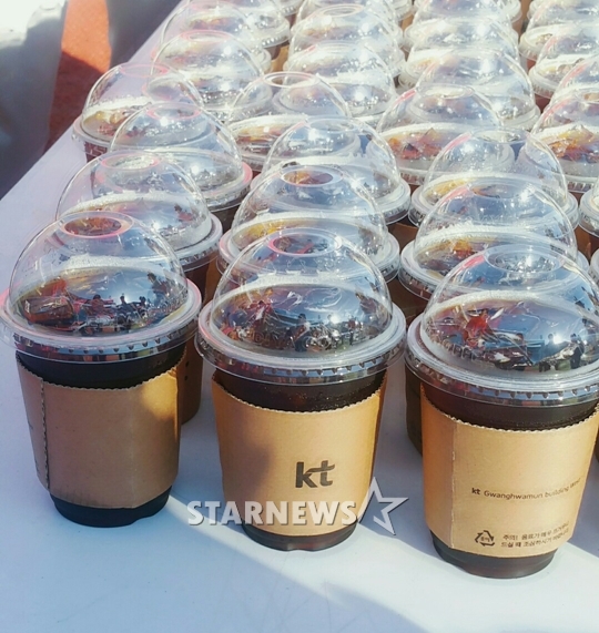 고영표가 SK 선수단에 쏜 커피 100잔./사진=심혜진 기자