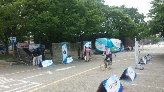 대한체육회가 31일 오후 3시부터 7시까지 서울 송파구 올림픽공원에서 '문화가 있는 날 스포츠버스 체험 및 찾아가는 영화관'을 운영한다. /사진=대한체육회 제공