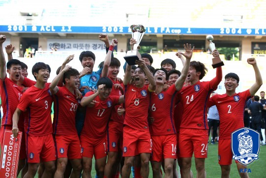 지난 6월 수원JS컵에서 우승을 차지한 U-19 대표팀. /사진=대한축구협회 제공