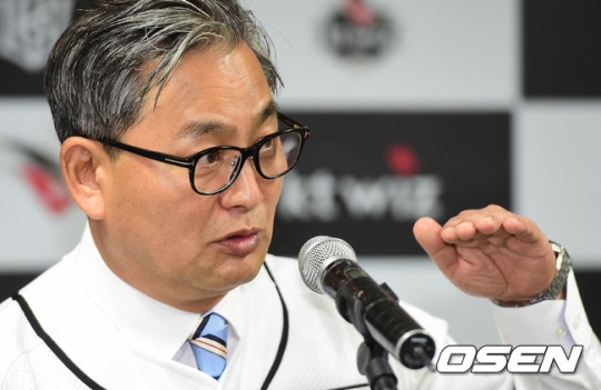 김진욱 감독.