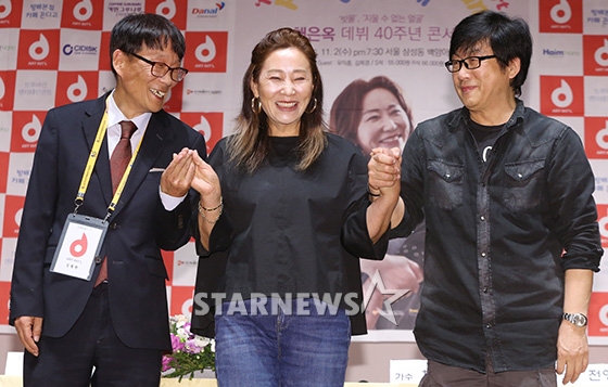 (왼쪽부터) 김철한 대표, 채은옥, 전영록 /사진=이기범 기자