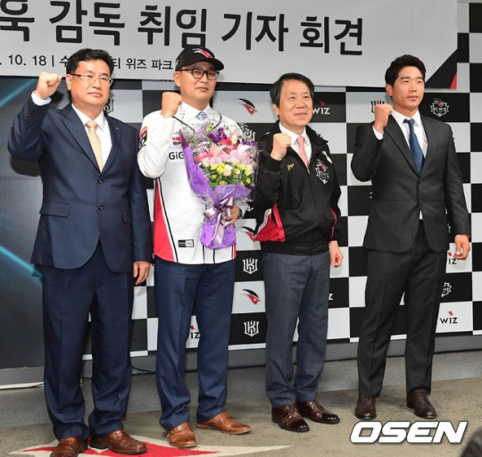 지난 18일 열린 김진욱 감독 취임 기자회견.