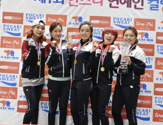 지난 2월 동두천 국제컬링장에서 열린 제1회 한스타 여자연예인 야구단팀. 왼족부터 바바의 효아, 배우 정재연, 정혜원, 가수 김보배, 가수 지세희 /사진=한스타미디어 제공
