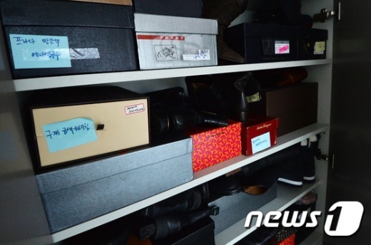 명품 브랜드 신발이 가득했던 최순실씨 신발장 / 사진=뉴스1