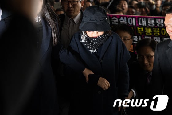 서울중앙지검으로 출두하고 있는 최순실씨 /사진=뉴스1