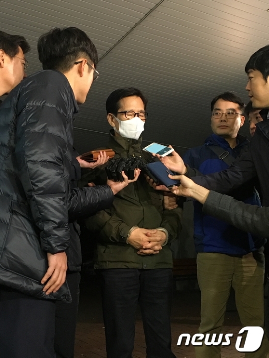 서울에서 체포된 뒤 부산으로 이송된 '엘시티 비리'의 이영복 회장. /사진=뉴스1