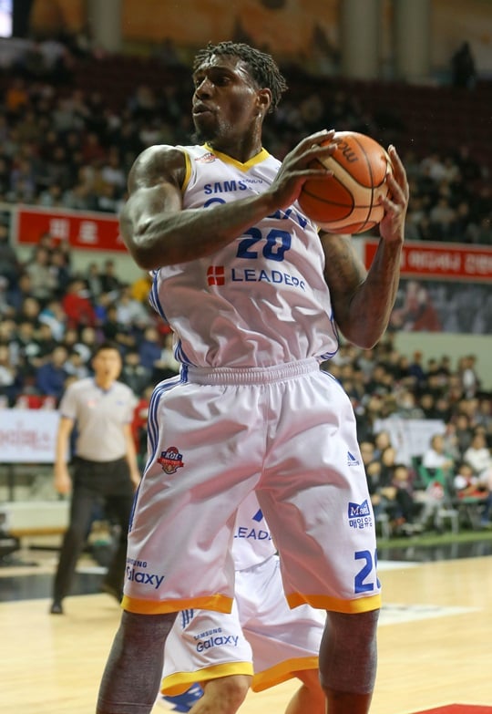 골밑을 지배하며 팀에 승리를 안긴 리카르도 라틀리프. /사진=KBL 제공
