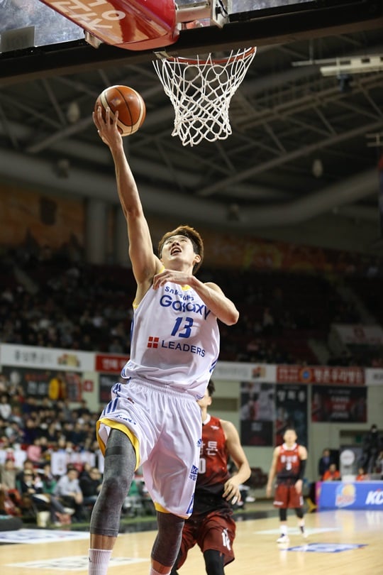 3점포 세 방을 터뜨리며 팀 승리에 힘을 보탠 임동섭. /사진=KBL 제공