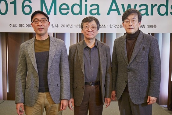 (왼쪽부터) '썰전' 이동희CP 김수길 사장 손석희 보도담당 사장/ 사진제공=JTBC