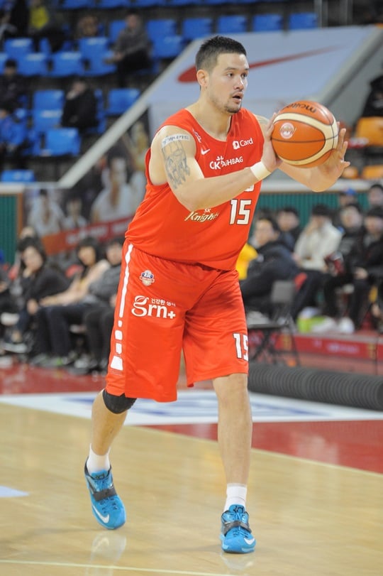 안팎에서 활약하며 팀 승리에 큰 힘을 보탠 김민수. /사진=KBL 제공