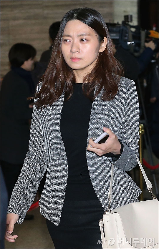 청문회 증인 출석한 신보라 전 간호장교 / 사진=이기범 기자