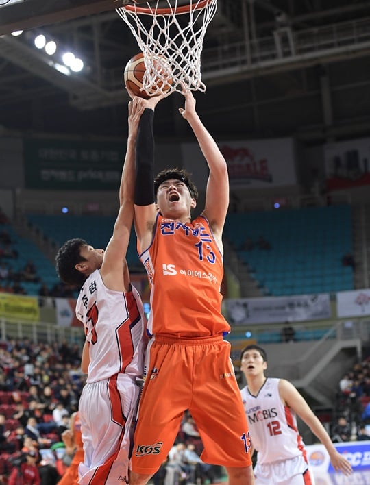 알토란같은 활약으로 팀 승리에 힘을 보탠 강상재. /사진=KBL 제공