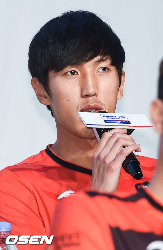 강지용.