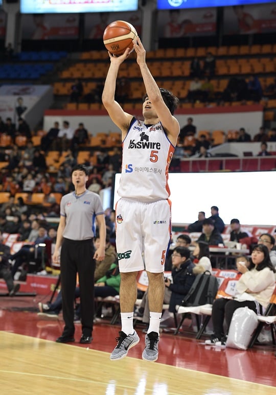 두 경기 연속으로 좋은 모습을 보인 정병국. /사진=KBL 제공