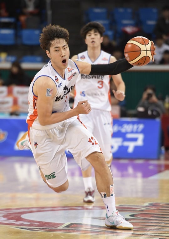 22점을 올리며 팀 승리를 이끈 정효근. /사진=KBL 제공