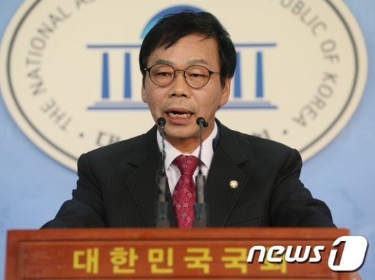 이완영 새누리당 의원./사진=뉴스1