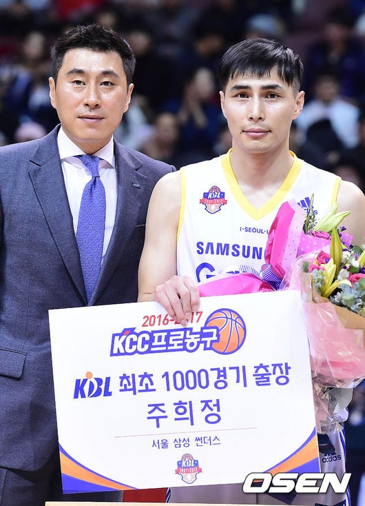 주희정(오른쪽)과 이상민 감독.