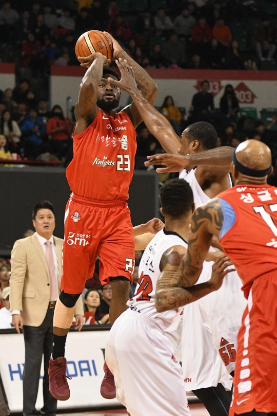 테리코 화이트가 슛을 던지고 있다. /사진=KBL 제공