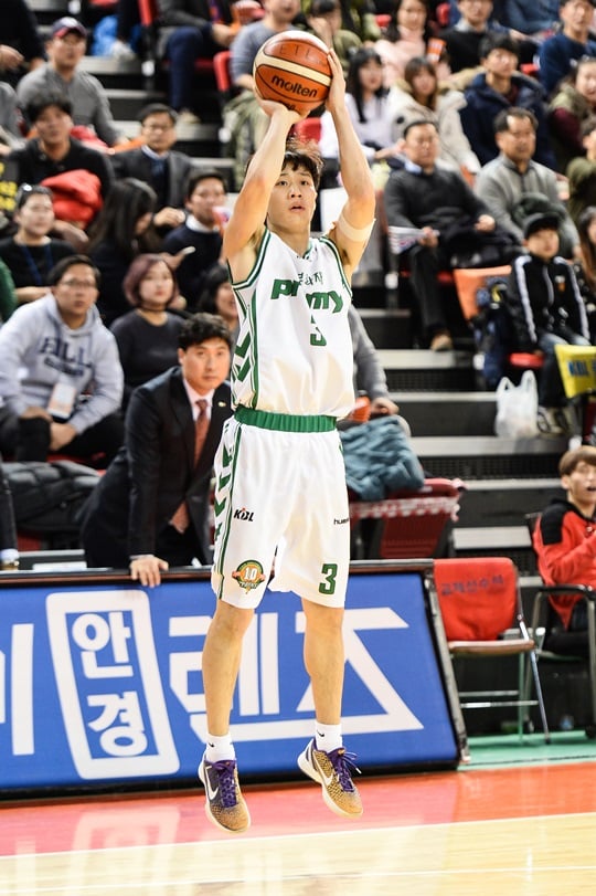 두 시즌 연속 올스타 팬 투표 1위에 선정된 허웅. /사진=KBL 제공