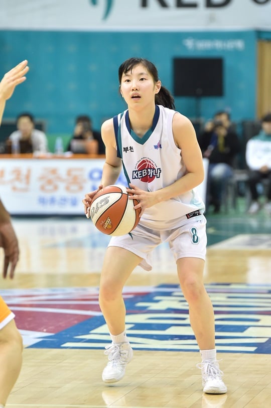 좋은 활약을 펼치며 팀 승리를 이끈 김지영. /사진=WKBL 제공